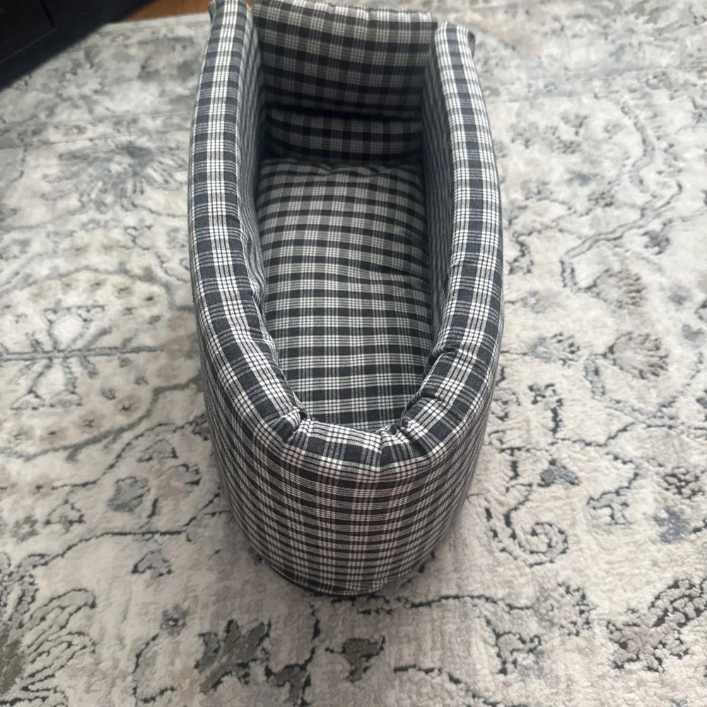 Dog Car Seat for Small Dogs - Fits Center console-NWOT- Machine Washable